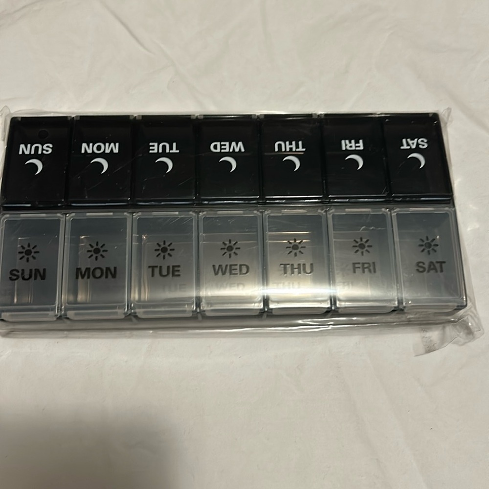 Large pill organizer